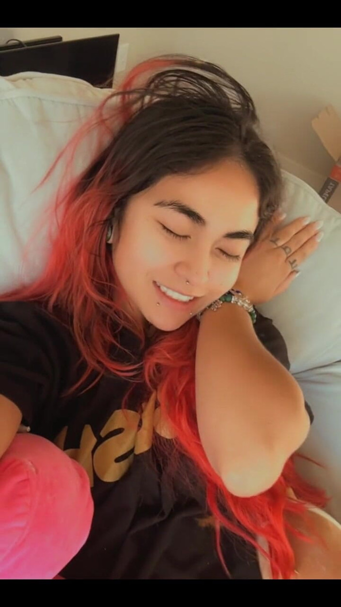 lilRavenFox: Jsem tak nadšená z toho, že v této kuchyni udělám porno