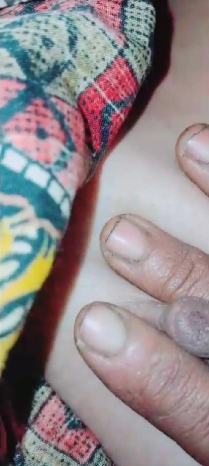 TricolorMusic3: Žhavá krásná sexy kundička Desi Bhabhi uklidňuje její touhu masturbací