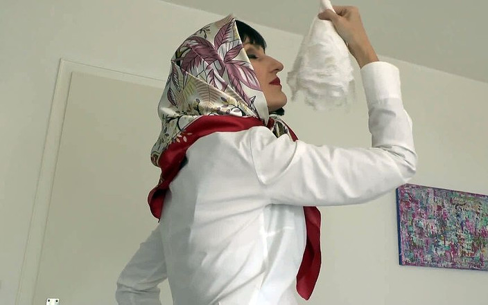 Lady Victoria Valente: Je hebt vandaag aftrekplicht - maak veel aantekeningen in je aftrekdagboek!