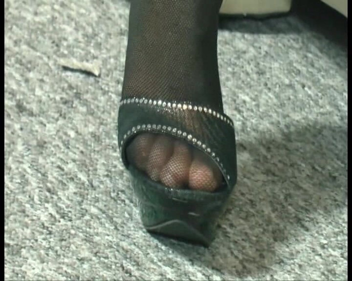 Romance with Love: 欲情したブロンドたちがグループでフェラし、ワイルドな女性を抱くグループ乱交