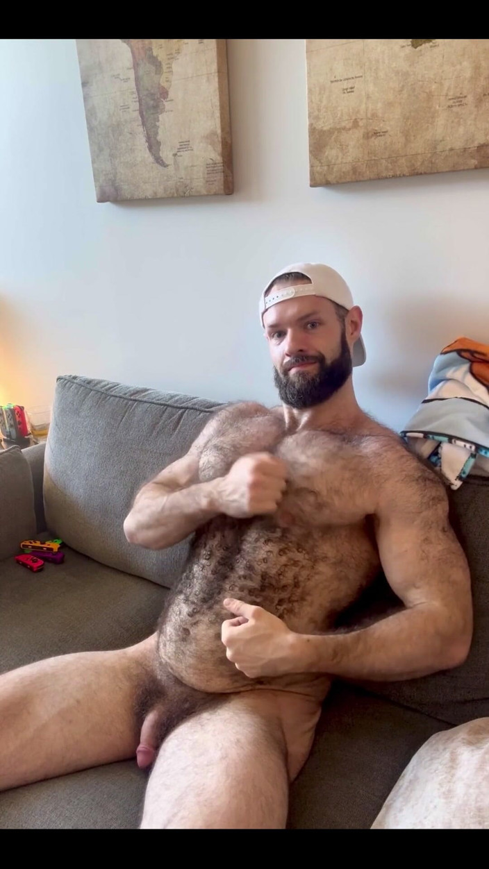 BeefyCanuck: Happy Duminică Gunday! Doar un pic de flexare, bătaie în piept și...