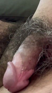 Nackt im Wohnzimmer