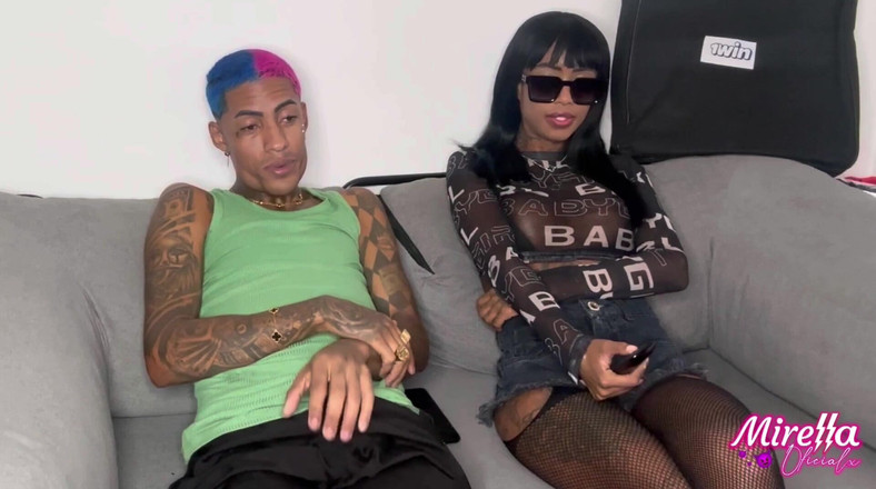 Mirellaoficialx: Můj přítel se nezmění, pokaždé, když mě přijde navštívit, jsou...