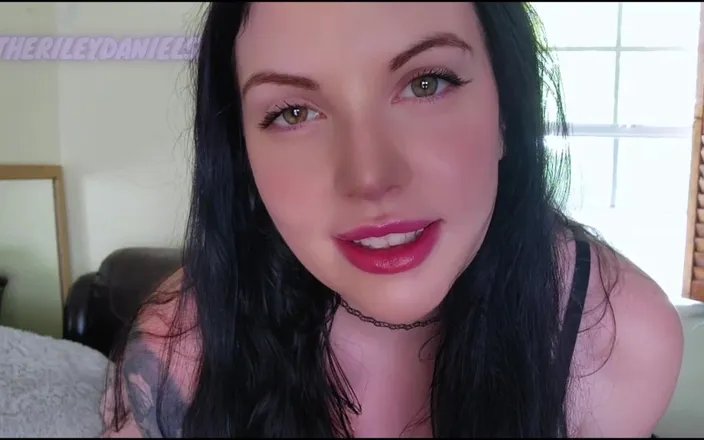 Riley Daniels: Stop Cheating: Leave Her and Become Mine Instead