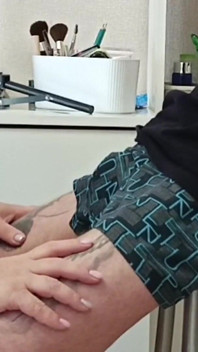 Macocha robi obciąganie i palcami penisa, aż spuszczę