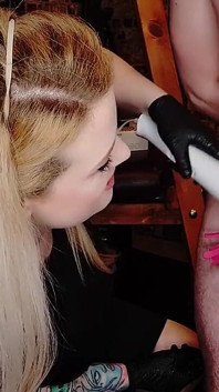 Stringi il suo cazzo per fermare lo sperma