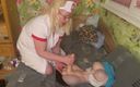 Milf Sex Queen: Enfermeira punheta para travesti até gozar