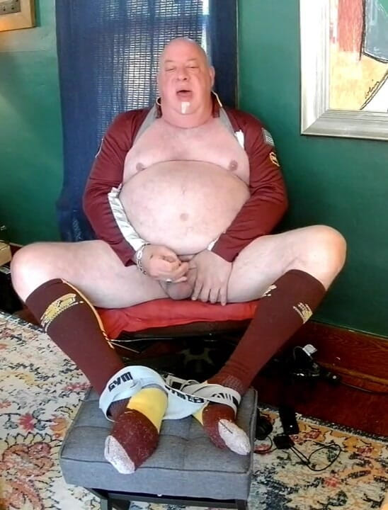beardaddychub: Treinador ensina jogador como aliviar o estresse!