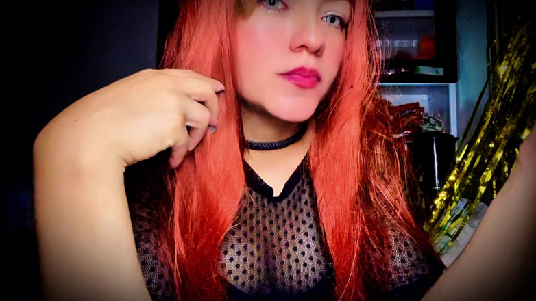 Goddess Li: 李女神がぶどうを食べる!