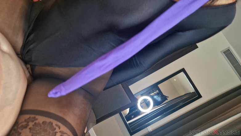 Nylon Xtreme: Pohled Julia Kate První dívka s nylonovým pomponem v obalu