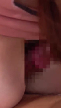 Het kenmerkende plagen ontvouwt zich als Yuria haar gewaagde, prachtige gekleede allure onthult - scène 8