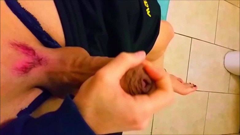 KittyHot: Sissy Kitty joue avec sa bite de fille jusqu'à ce...