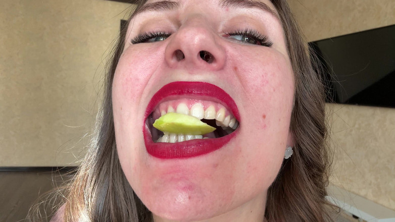 Hottie goddess: Sudut pandangan pertama godaan gigitan telan