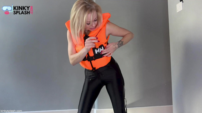 UKCuteGirl Lucy Lauren: Asmr rettungsjacke, fetisch-geständnis in glänzenden leggings