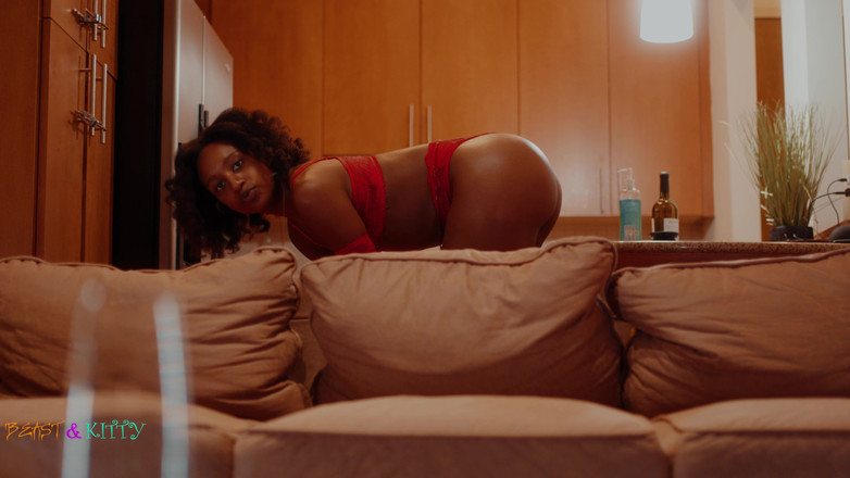 BeastnKitty: Nữ thần royale 1 ft kickback