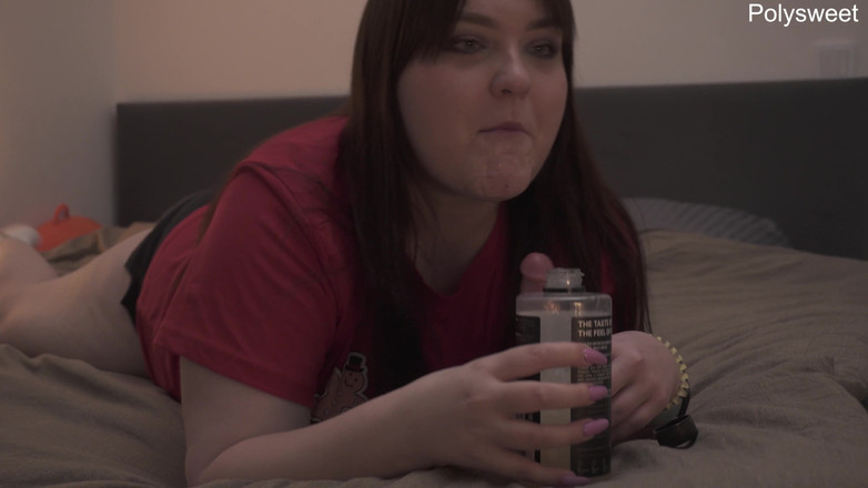 Polly Sweet: Silvester-Blowjob allein von Milf