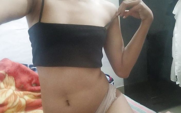 Desi Girl Fun: Ragazza del college in topless