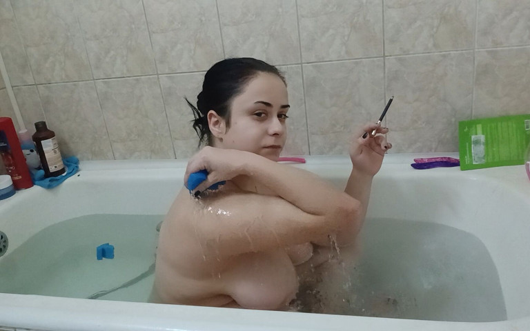 Smoking in Bathtub - Relaxing Moment (Farting club)