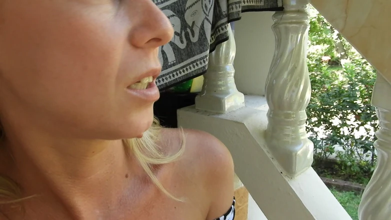 MissAnja_FH: Quick My Strongest Stream Pee on Stairs