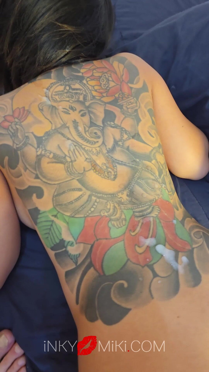 Inky Miki: Ngentot kilat sampai dicrot di punggungku