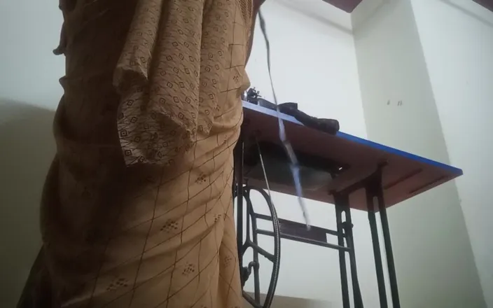 Telugu-fuckers: Telugu Aunty Fucking with Neighbour Tailor Guy Dirty Talks About...