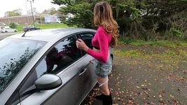 CD strippar nära trafikerad huvudväg!