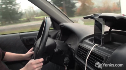 Yanks: Yanks Minx Lou Lebonne masturbates while driving