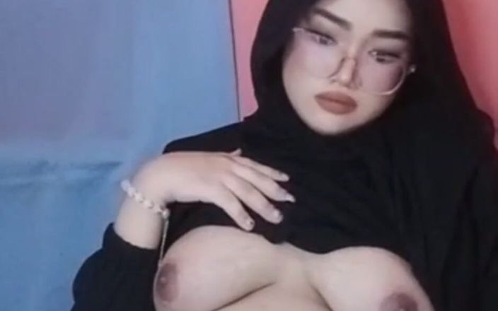 Jilbab69: Geil, lange tijd niet zien met vriendin