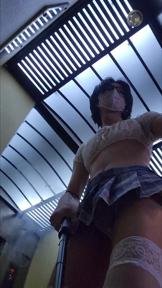 NotAFuta: 暴露狂在废弃建筑