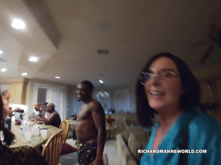 Richard Manns World: Nasty pervers cam - helena price hinter den kulissen dreck