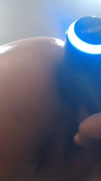 Komşu orta yaşlı seksi kadınların götünü oyuncaklarla sikmeyi seviyor