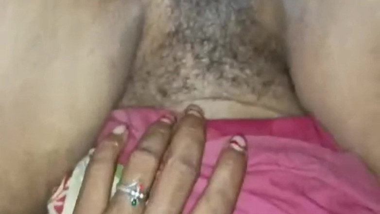 Raja puja: Indická bhabhi kouří, je to kamarádka mé manželky