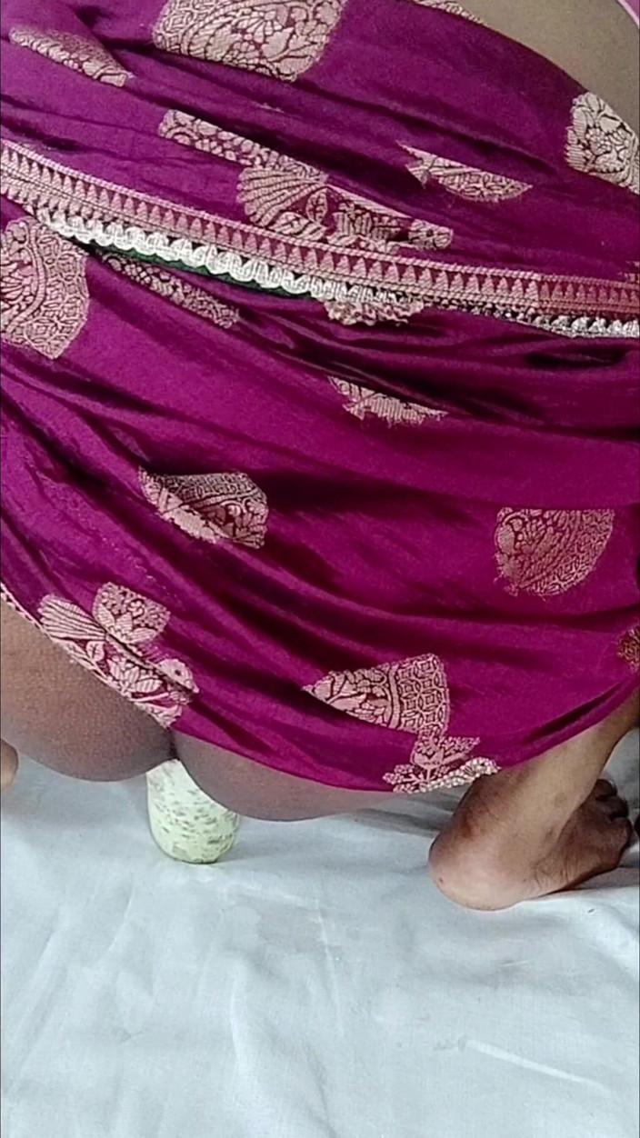 Anuttar: Desi Girl Hard Choot Fucking by Lauki and Moaning Louder