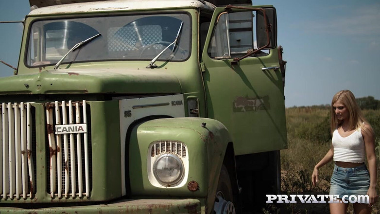 Desert Cuties: Candee licious, sopir truk sange lagi asik seks anal di...