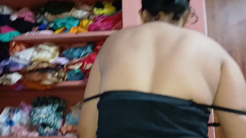 Apple Porn: First Time Delivery Boy Fuck Devar Bhabhi