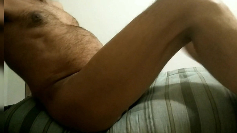 Meplayvid: Pula se freacă de saltea în dormitor