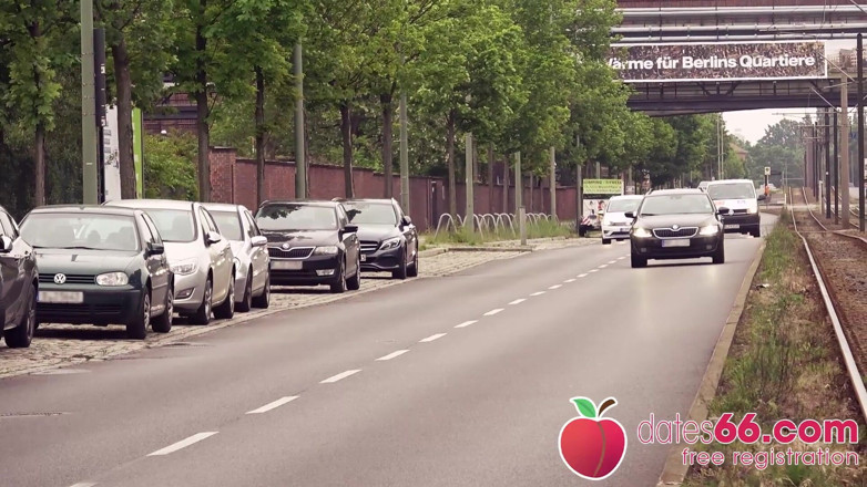 Dates66: Blowjob berisiko di drive-thru oleh Sidney Dark! (Inggris)