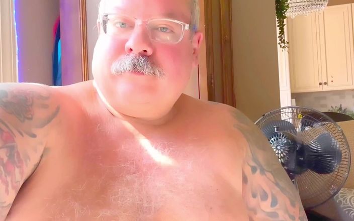 Hand-Free-Daddy-Chub: Midget Man Tits and a Hairy Fat Ass