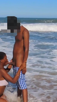 Mamada en la playa
