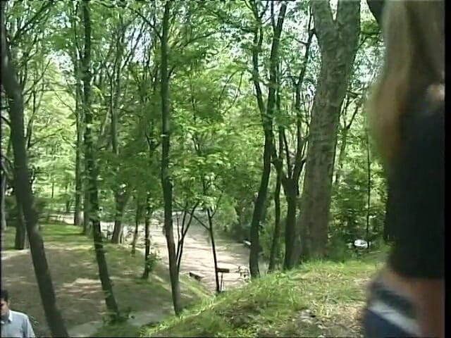 Real Home Made: Jovem loira puta pega em um parque faz um bom...