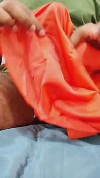 Cetim seda punheta pornô - cetim sedoso terno laranja esfregar na cabeça do pau 85
