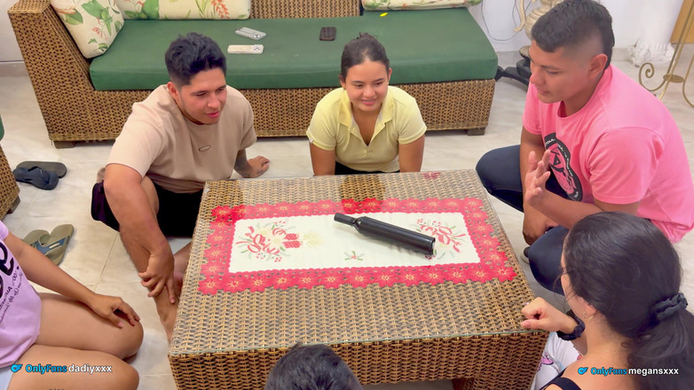 MeGanSxx: Бутылочный клюв и много секса