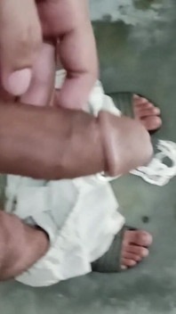 Hot Boy Masturbates in the Bathroom