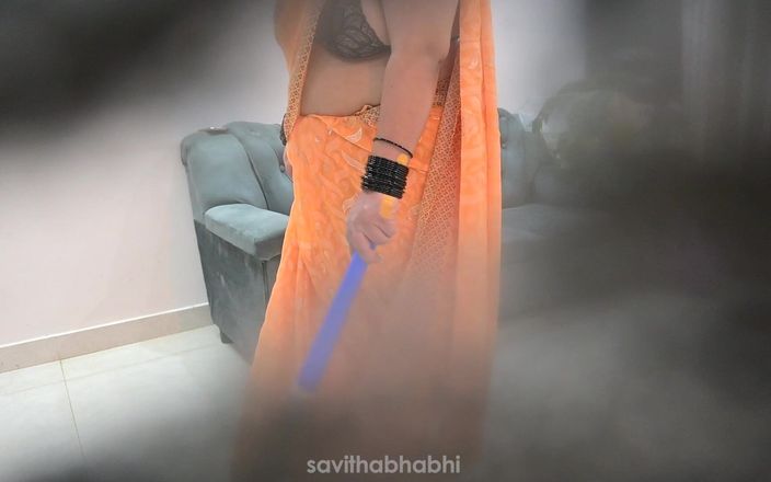 savithabhabhi: Une femme de ménage bengalie taille une pipe au propriétaire