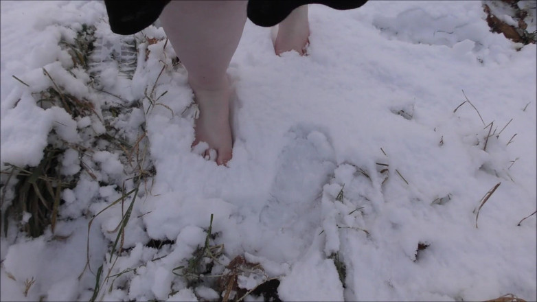 Mxtress Valleycat: Barefoot di Snow