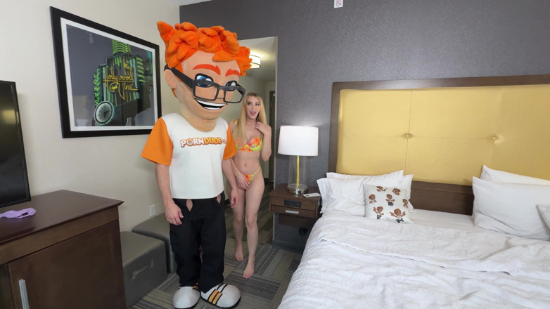 PornDudeCasting: Koleś porno zaspokaja Graycee Baybee lepiej niż jej mężczyzna