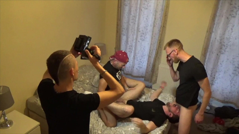 Bareback porn made in France: Follada Por Dos Pollas Grandes Snads Condom