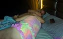 BBW Pleasures: 胖女人妻在睡前给老公撸管