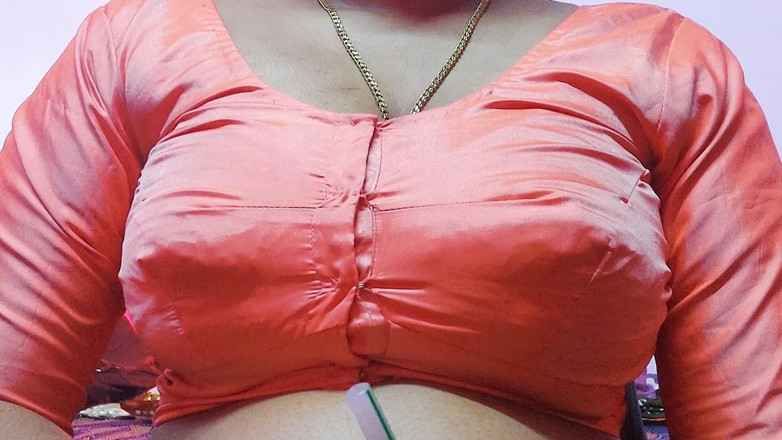 Desi Mohini: Super heiße stiefschwester verbringt eine nacht mit ihrem stiefbruer.