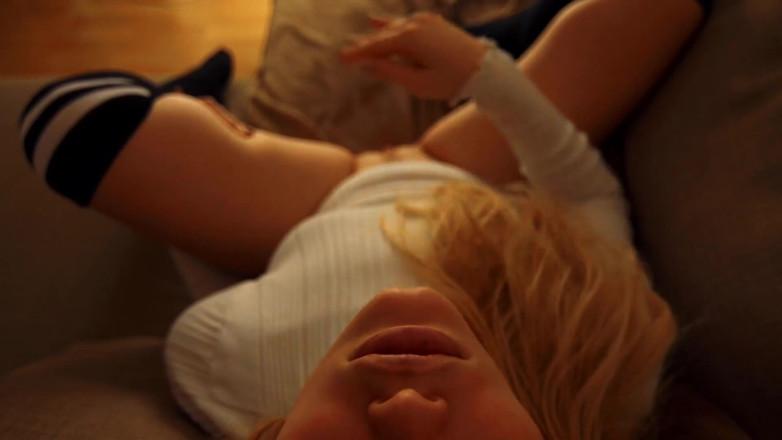 Adalina Smith: 私の両親は隣の部屋でセックスをし、それは私に角質Asmrを手に入れました
